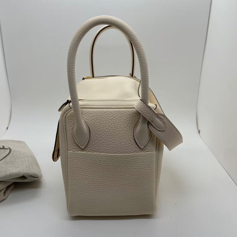 二手Hermes愛馬仕 Lindy26 奶油白 tc 皮金扣 z刻 單肩包-3