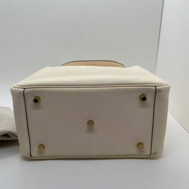 二手Hermes愛馬仕 Lindy26 奶油白 tc 皮金扣 z刻 單肩包-4