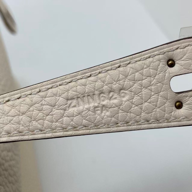 二手Hermes愛馬仕 Lindy26 奶油白 tc 皮金扣 z刻 單肩包-6