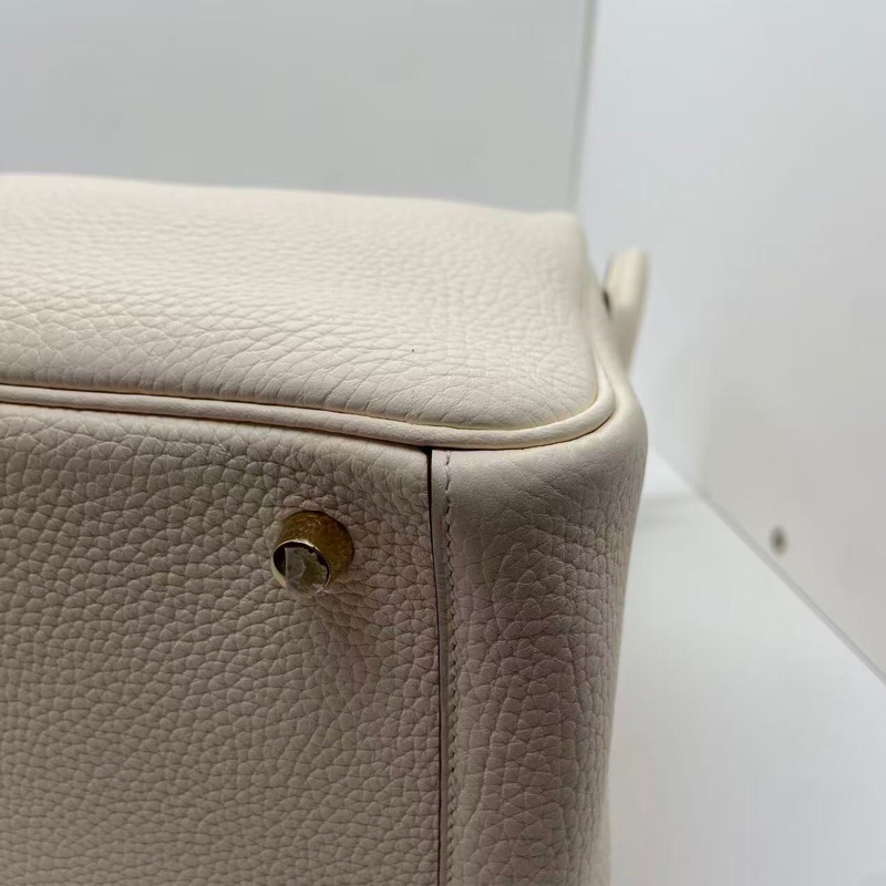 二手Hermes愛馬仕 Lindy26 奶油白 tc 皮金扣 z刻 單肩包-9