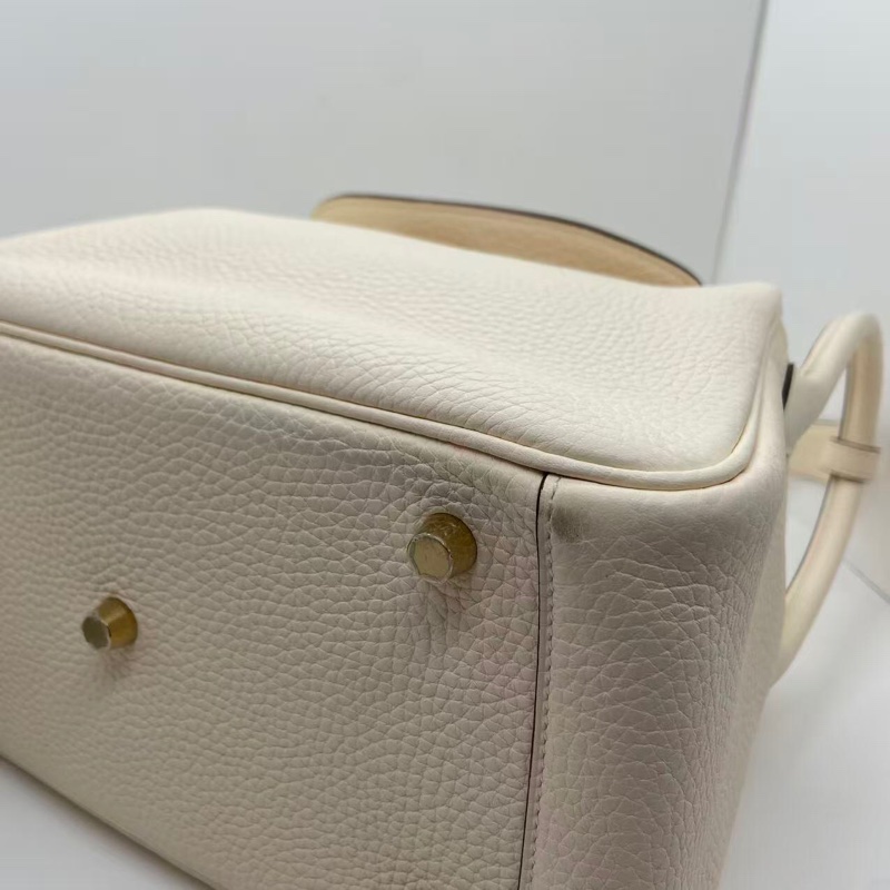 二手Hermes愛馬仕 Lindy26 奶油白 tc 皮金扣 z刻 單肩包-11