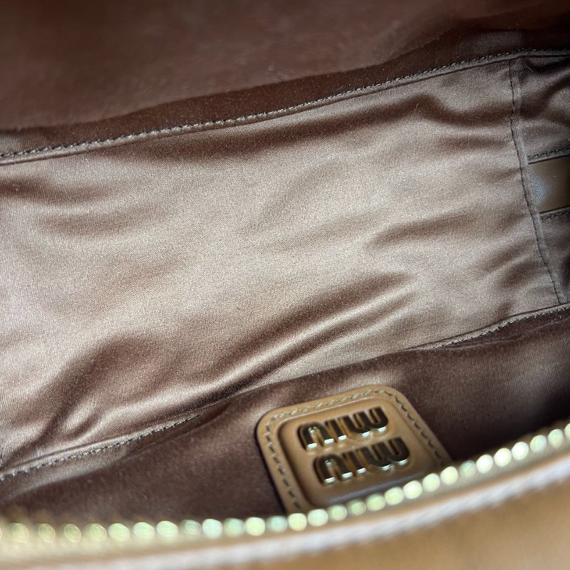 MIUMIU Arcadie干邑色 皮革手袋大款-5