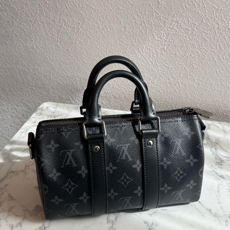 LV M46271黑/灰花紋keepall25 超帥氣-1
