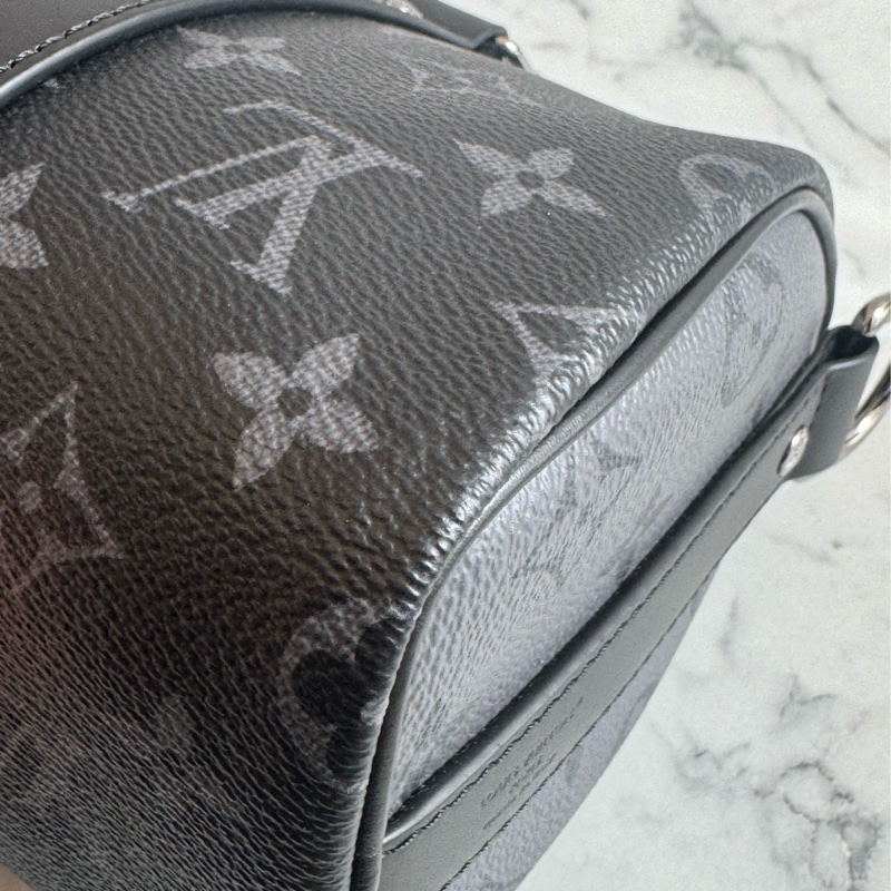 LV M46271黑/灰花紋keepall25 超帥氣-9