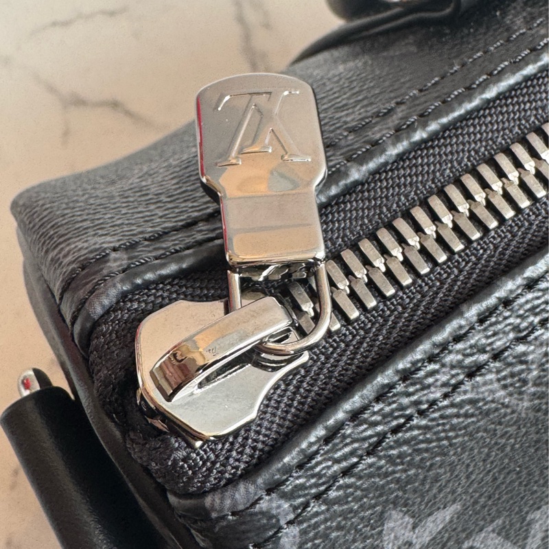 LV M46271黑/灰花紋keepall25 超帥氣-15