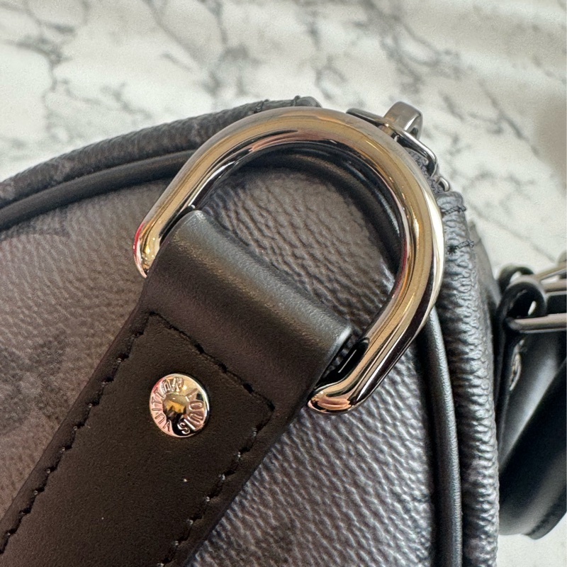 LV M46271黑/灰花紋keepall25 超帥氣-17