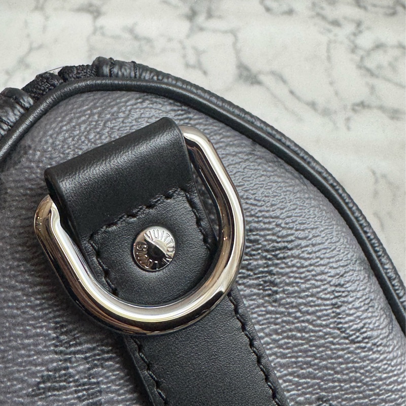 LV M46271黑/灰花紋keepall25 超帥氣-18