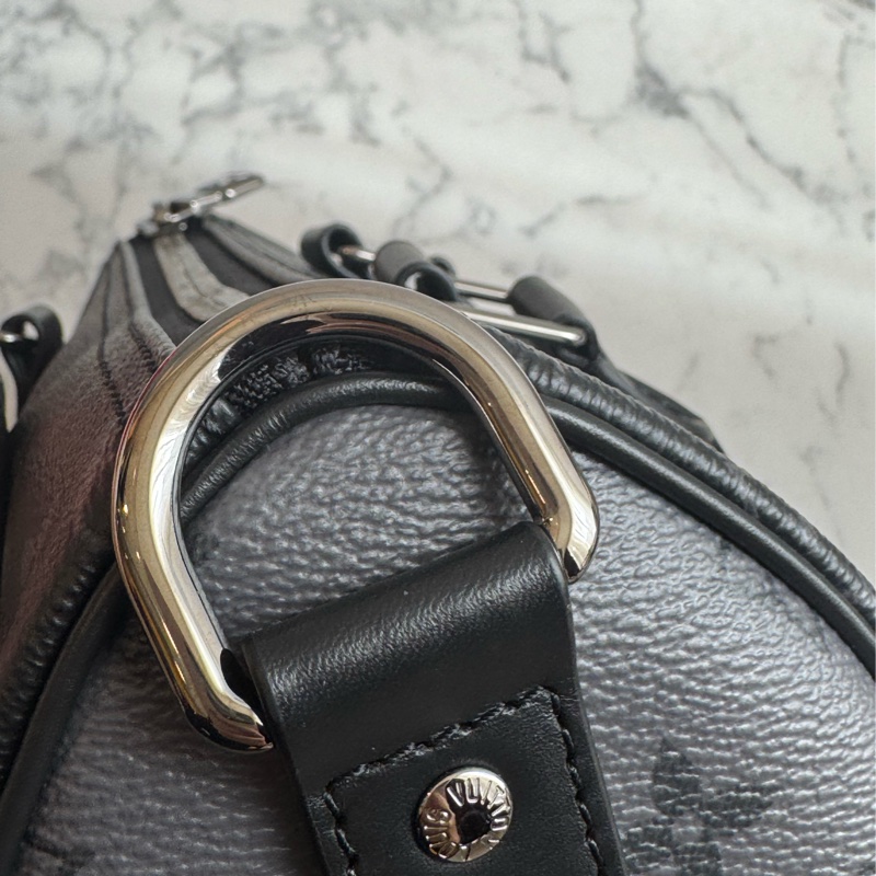 LV M46271黑/灰花紋keepall25 超帥氣-19