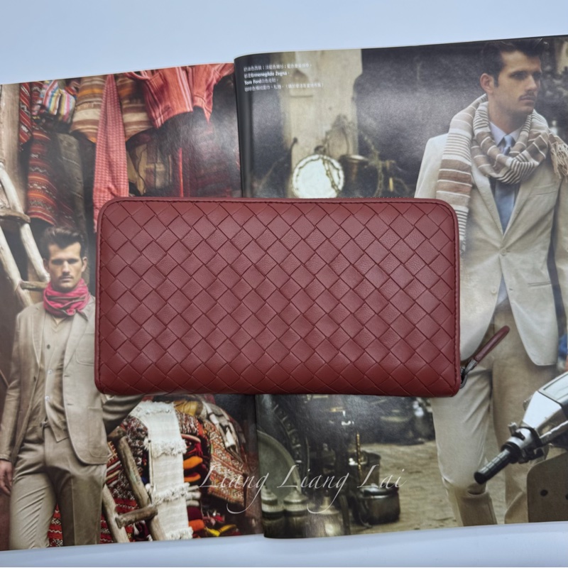 BOTTEGA VENETA BV經典編織小羊皮磚紅色拉鏈長夾-1