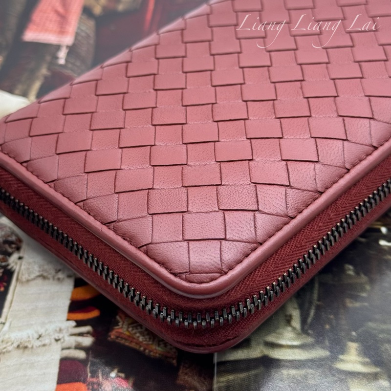 BOTTEGA VENETA BV經典編織小羊皮磚紅色拉鏈長夾-23