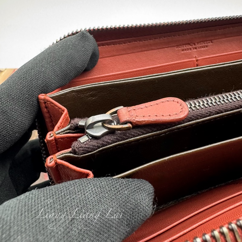 BOTTEGA VENETA BV經典編織小羊皮磚紅色拉鏈長夾-26