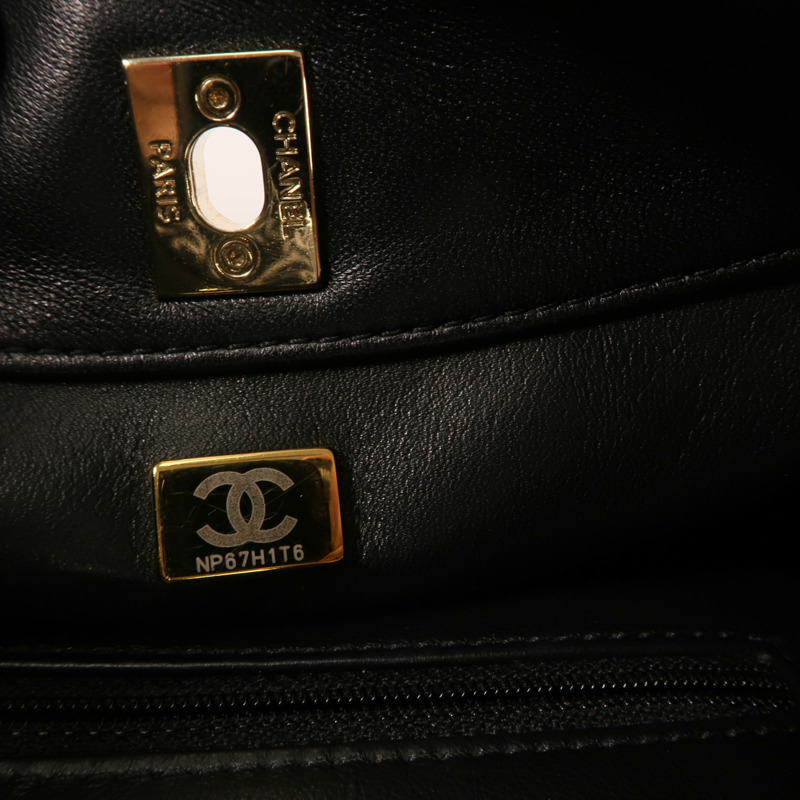 CHANEL 羊皮皮革Hobo Bag金扣鏈帶肩背袋-6