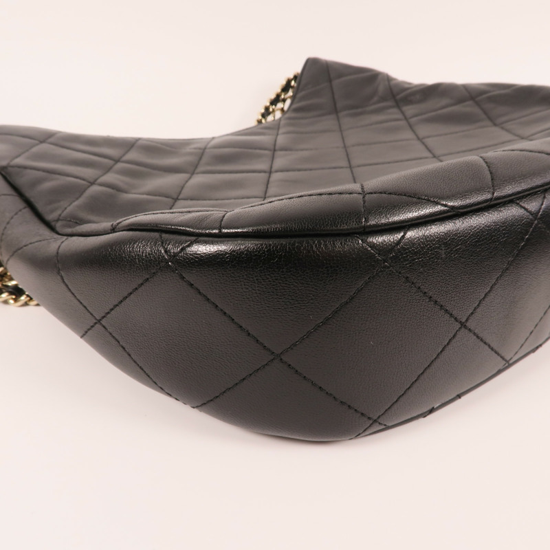 CHANEL 羊皮皮革Hobo Bag金扣鏈帶肩背袋-12
