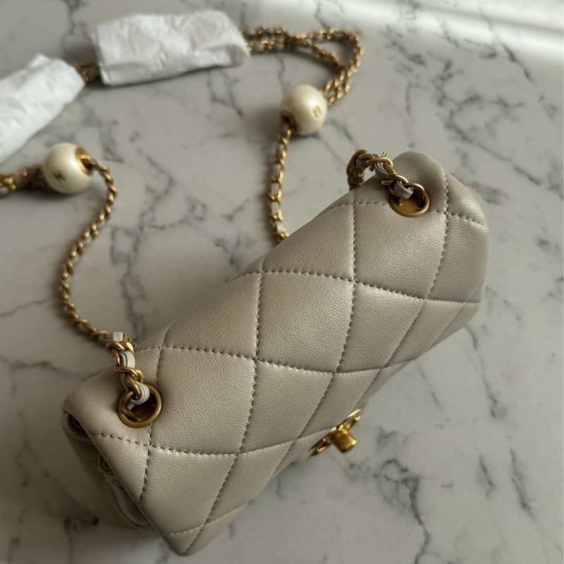 Chanel灰菱格金雙C小方珍珠鏈包-1