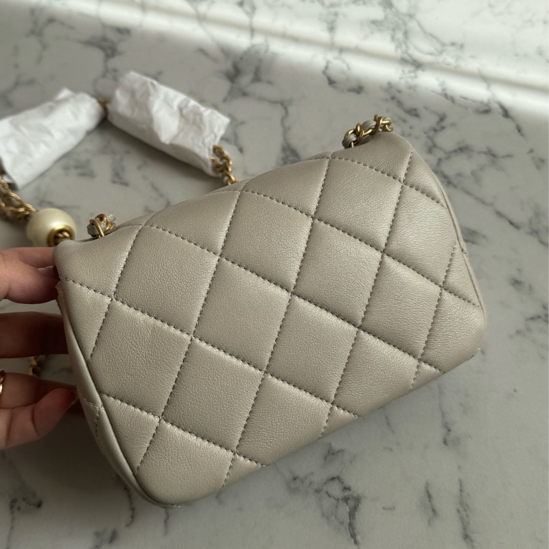 Chanel灰菱格金雙C小方珍珠鏈包-4