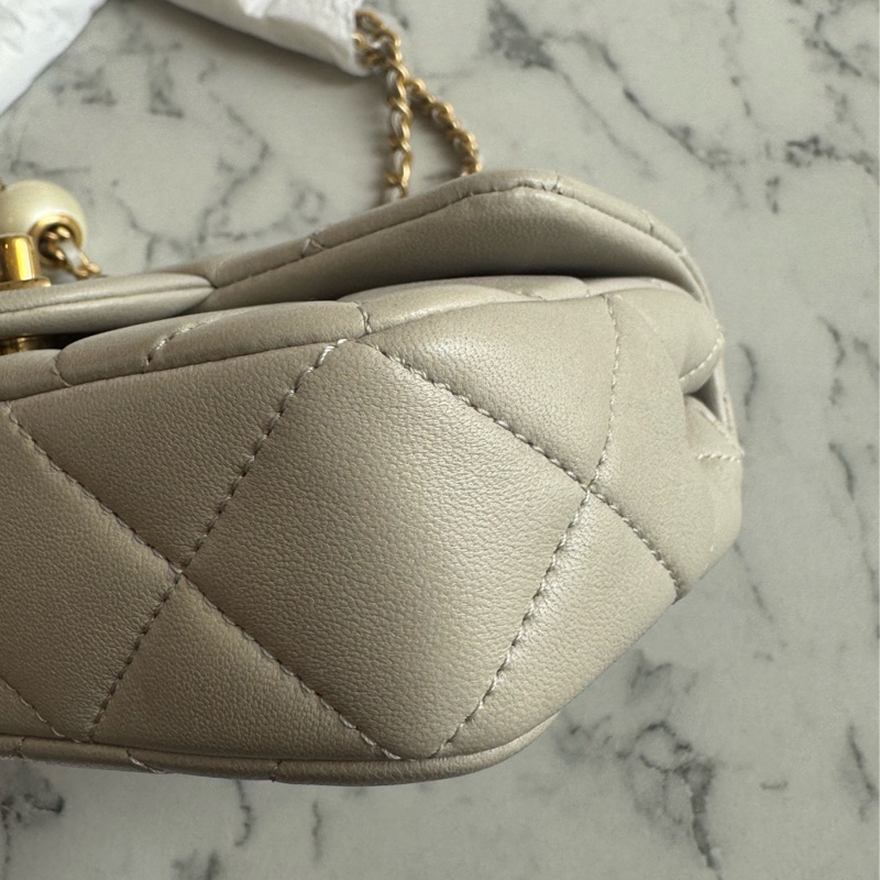 Chanel灰菱格金雙C小方珍珠鏈包-7