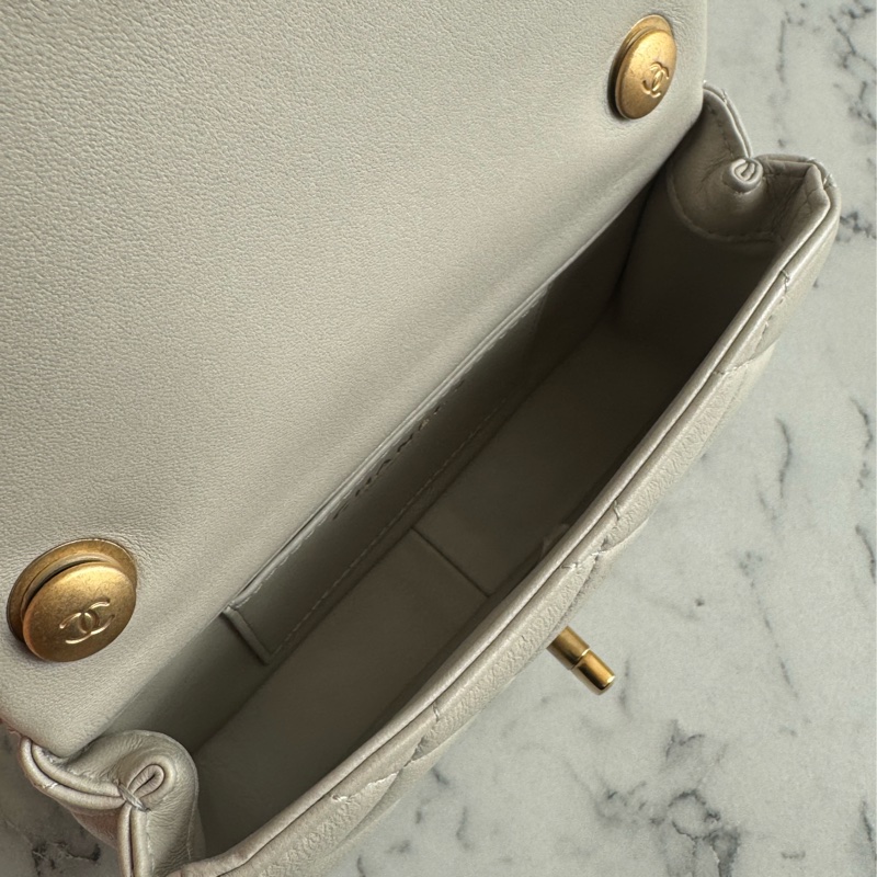 Chanel灰菱格金雙C小方珍珠鏈包-18