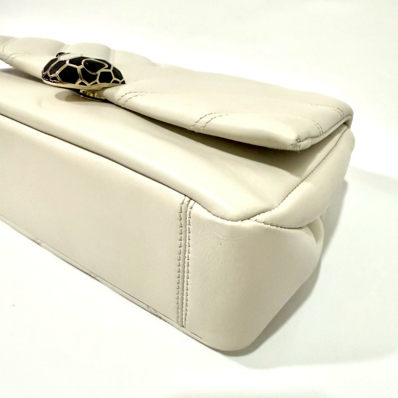 BVLGARI白色絎縫小牛皮Serpenti Cabochon蛇頭側背包287993-10