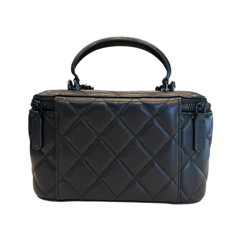 CHANEL黑色羊皮黑LOGO化妝兩用包-1