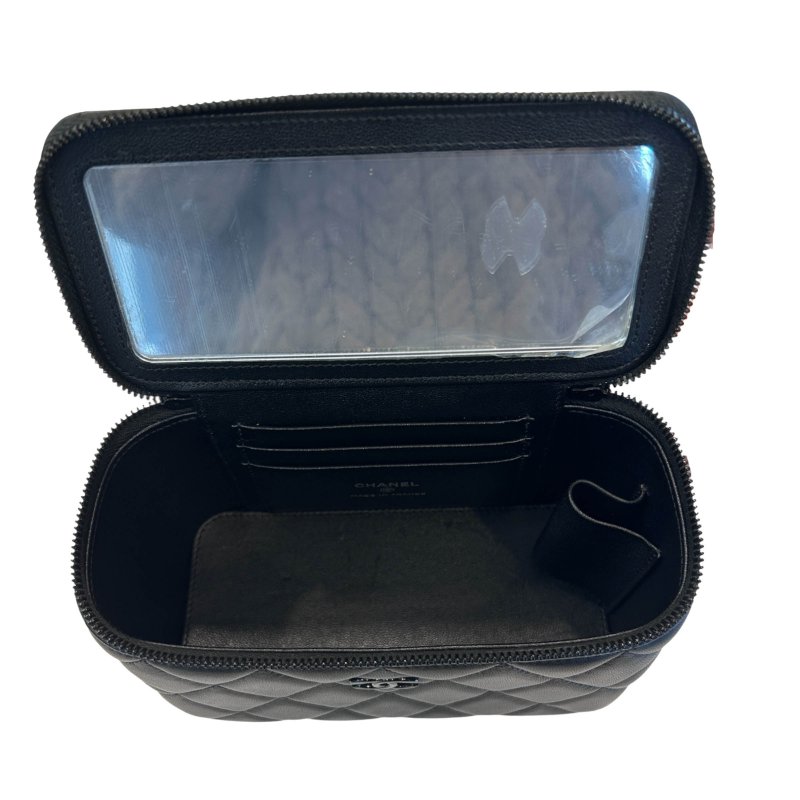 CHANEL黑色羊皮黑LOGO化妝兩用包-7
