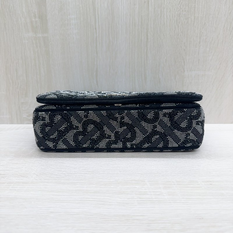 BURBERRY黑銀水鑽銀釦Lola鏈條肩側背包-8