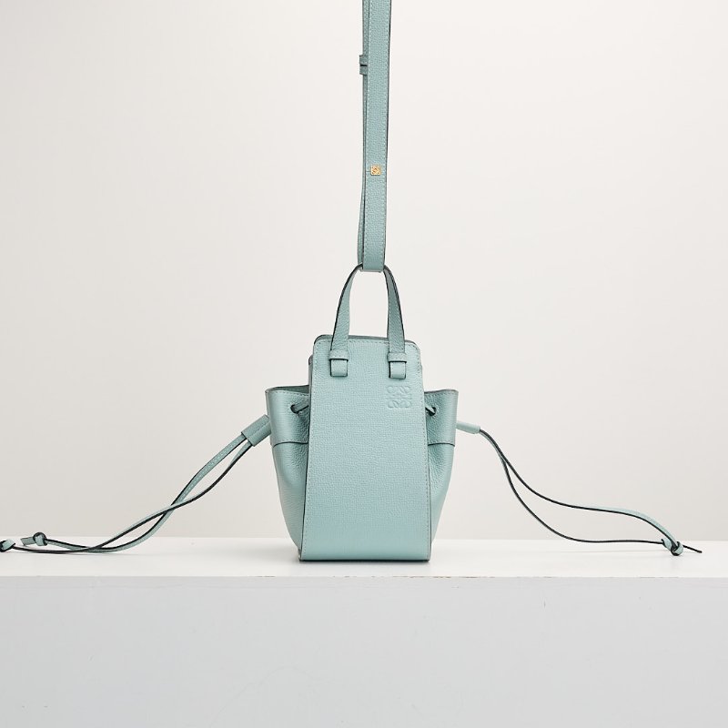 二手Loewe Hammock Mini吊床包 /粒紋小牛皮aqua水藍色-0