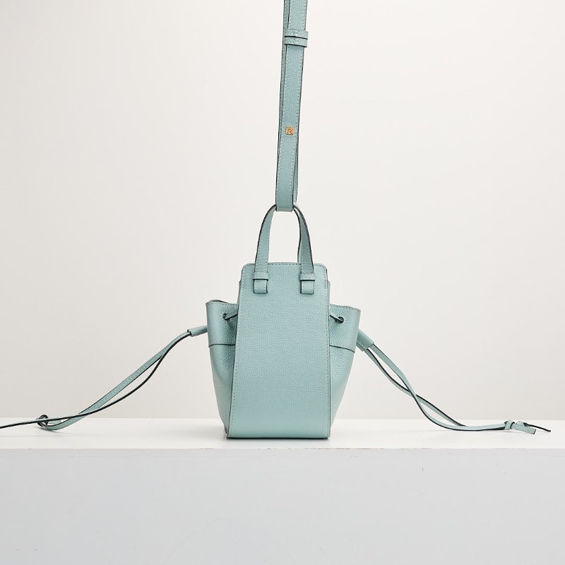 二手Loewe Hammock Mini吊床包 /粒紋小牛皮aqua水藍色-1