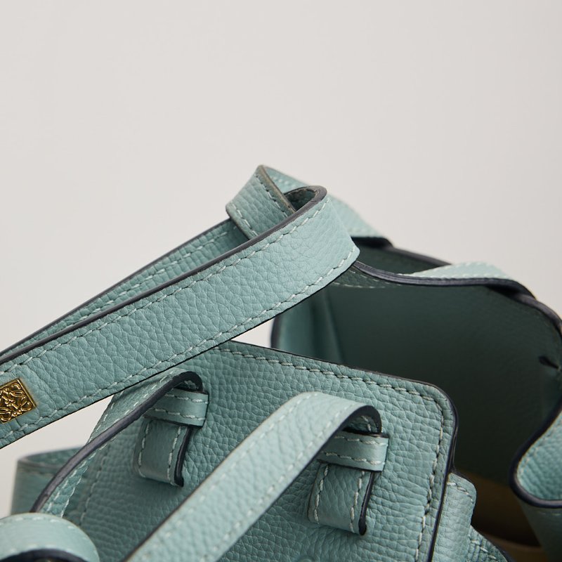 二手Loewe Hammock Mini吊床包 /粒紋小牛皮aqua水藍色-9