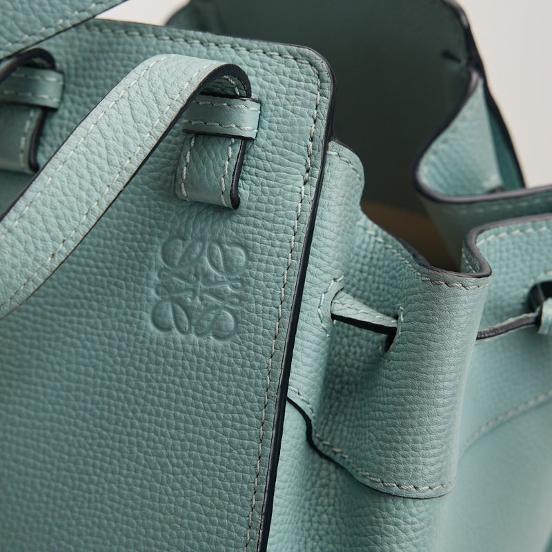 二手Loewe Hammock Mini吊床包 /粒紋小牛皮aqua水藍色-10