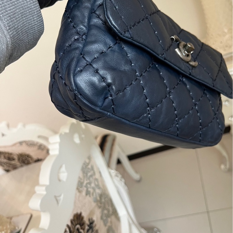 香奈兒深藍色肩背斜背包-11