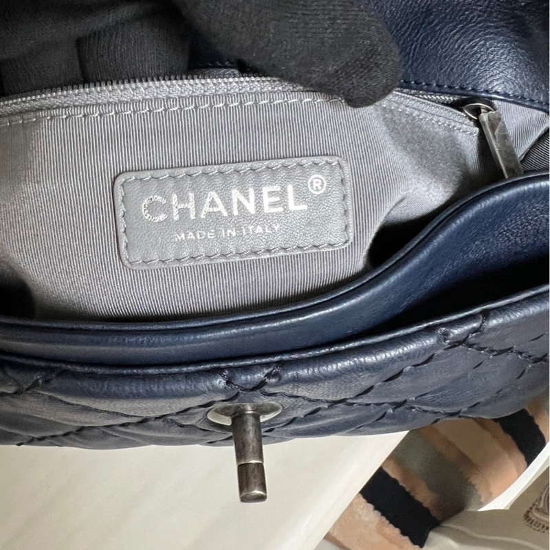 香奈兒深藍色肩背斜背包-22