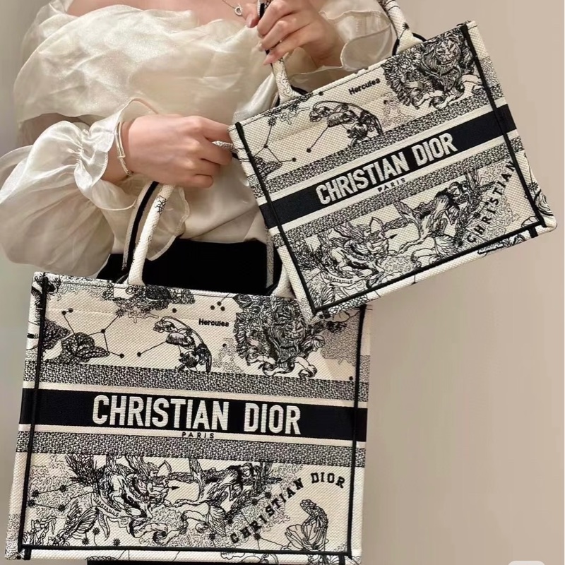 Dior book tote 星座刺繡系列(中號)-1