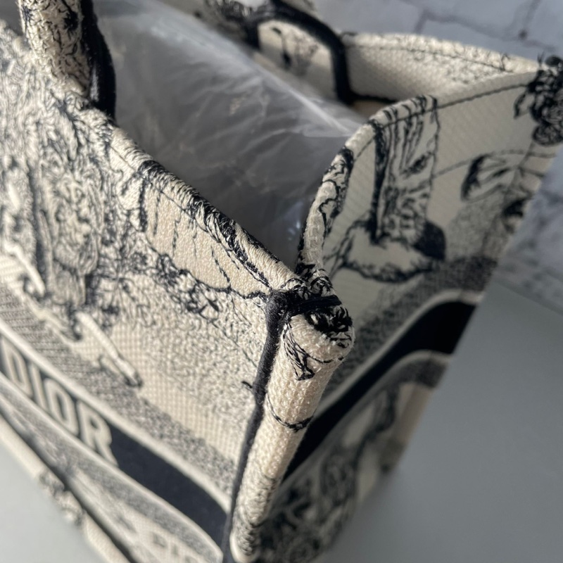 Dior book tote 星座刺繡系列(中號)-6