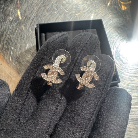 Chanel銀雙C滿鑽小C耳環 超閃亮✨