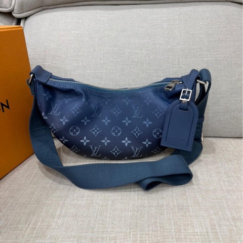 LV M11594#新款# Hamac Bag 漸變月亮包 肩背包 斜背包PM