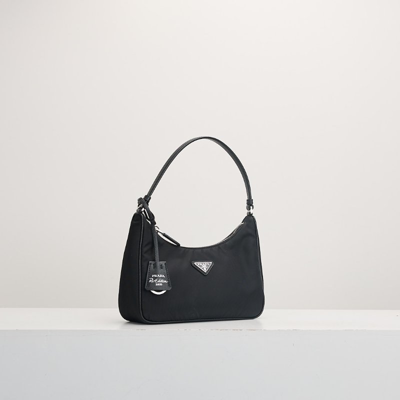 Prada hobo 2005 新款腋下包/黑銀-1