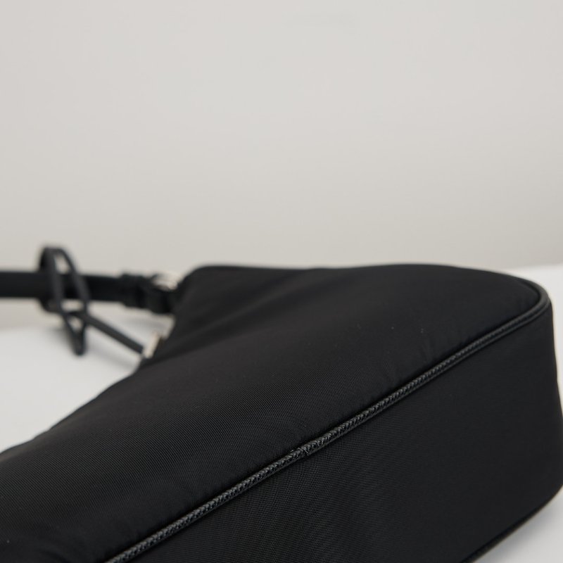 Prada hobo 2005 新款腋下包/黑銀-7