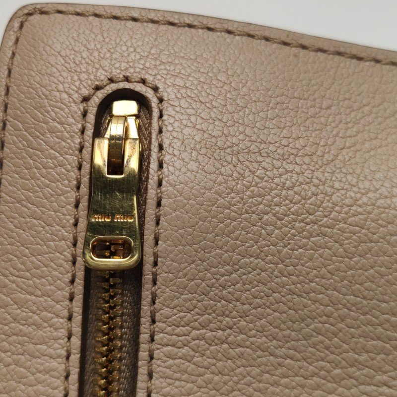 Miu Miu Madras羊皮拼色字母Logo手提包-12