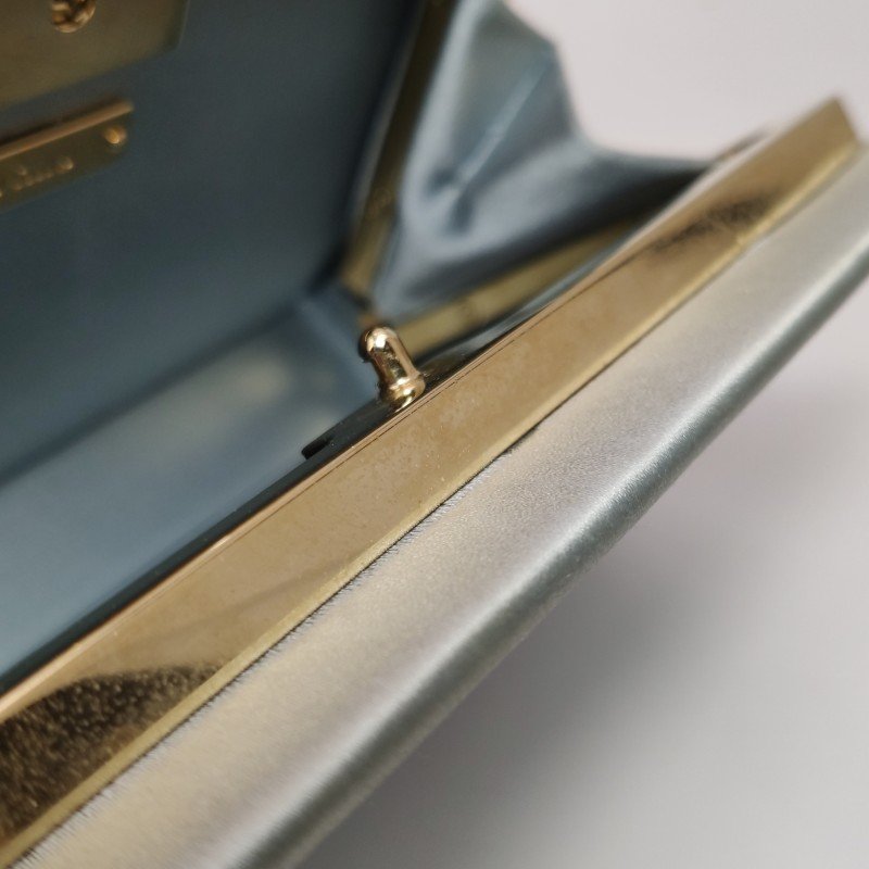 Miu Miu緞面純色字母Logo斜挎包單肩包-11