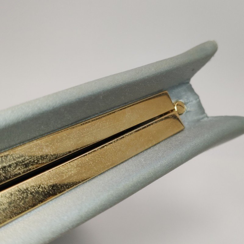 Miu Miu緞面純色字母Logo斜挎包單肩包-12