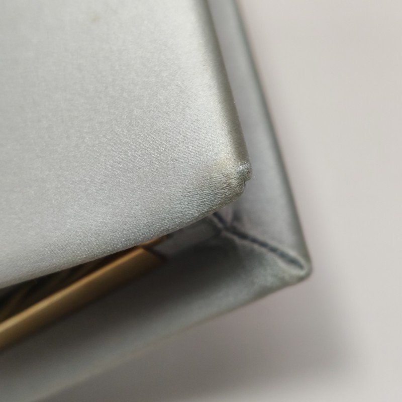 Miu Miu緞面純色字母Logo斜挎包單肩包-13