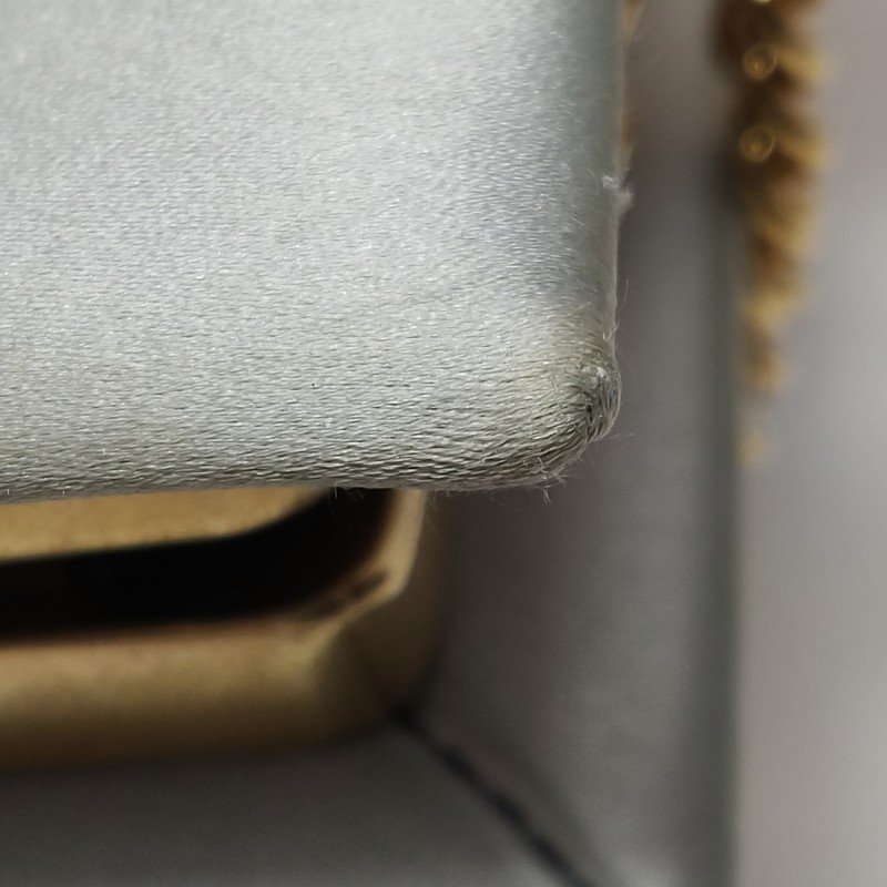 Miu Miu緞面純色字母Logo斜挎包單肩包-15