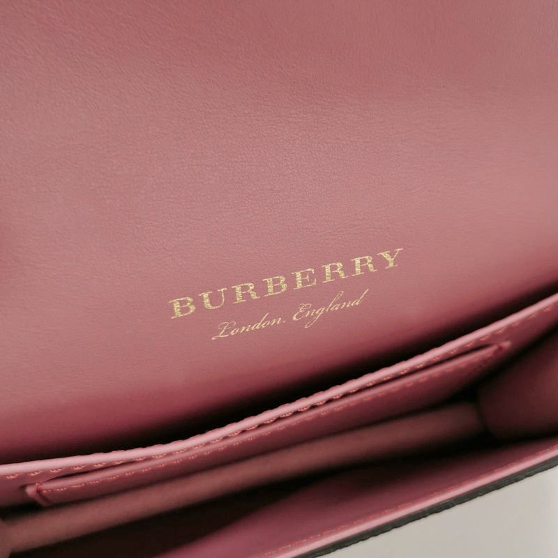 Burberry Buckle牛皮純色搭扣斜挎包-7
