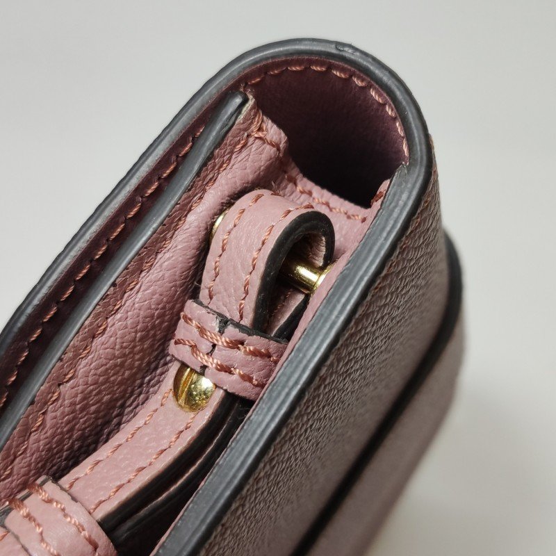 Burberry Buckle牛皮純色搭扣斜挎包-11