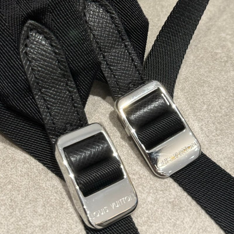 LV雙肩後背包-8