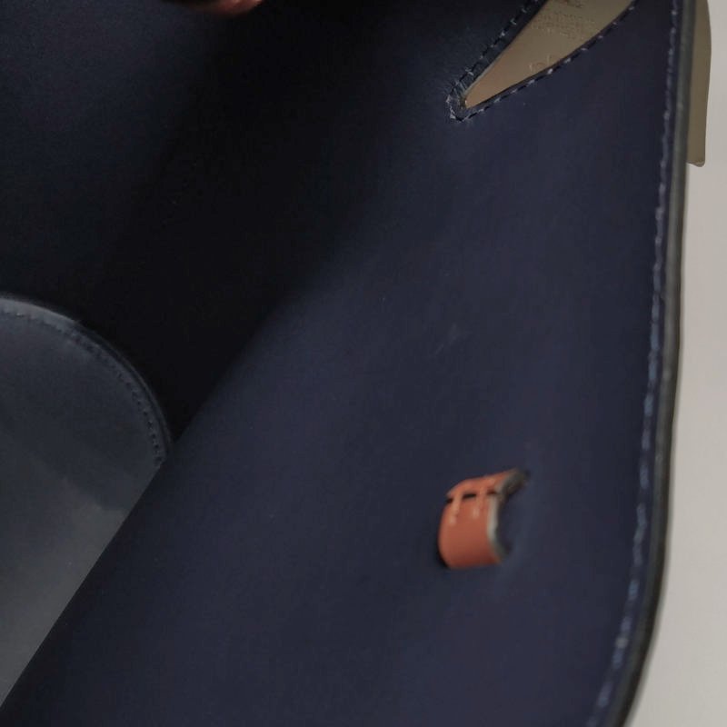 Burberry牛皮純色字母logo子母包單肩包-9