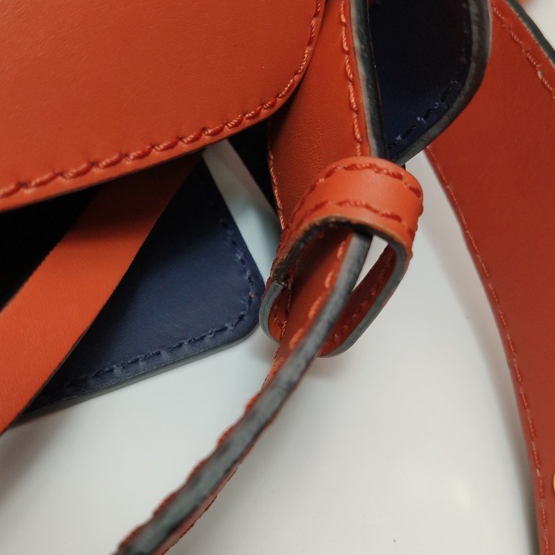 Burberry牛皮純色字母logo子母包單肩包-11