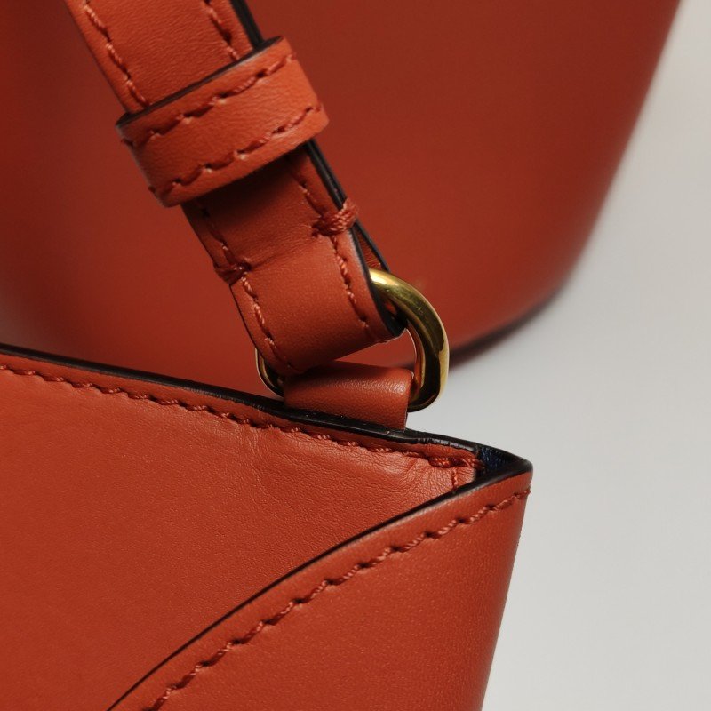 Burberry牛皮純色字母logo子母包單肩包-13