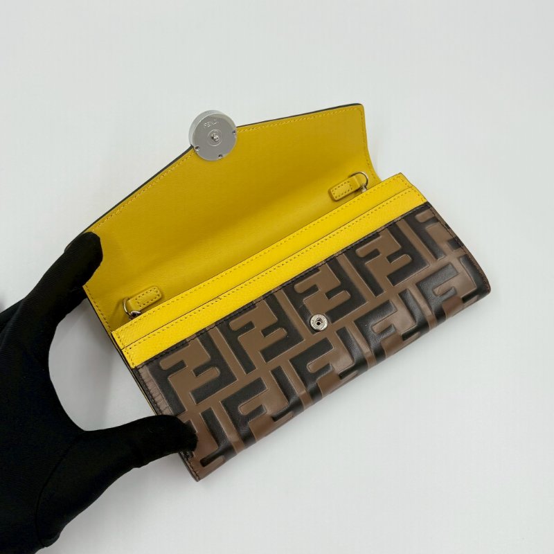FENDI黃色牛皮拼老花下蓋長夾woc-16