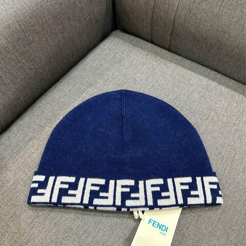 💎Han's house精品服飾💎FENDI 芬迪 滿版 FF 毛帽 雙面用 原價10900